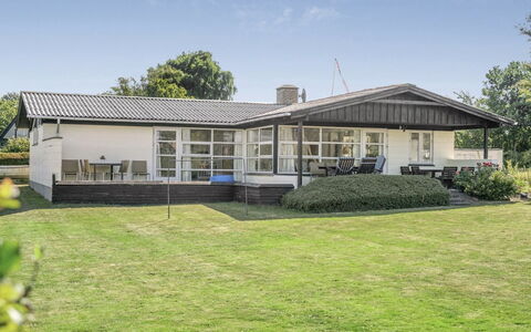 Evald - 200M from the Sea: Blue, Shrub, Cottage, Groundcover, Garden, Estate, Shade, Landscaping, Farmhouse, Eco Hotel