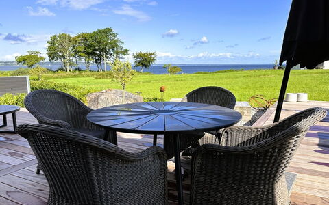 Anny - 100M from the Sea: Grass, House, Roof, Home, Cottage, Shrub, Land Lot, Rural Area, Farmhouse, Groundcover