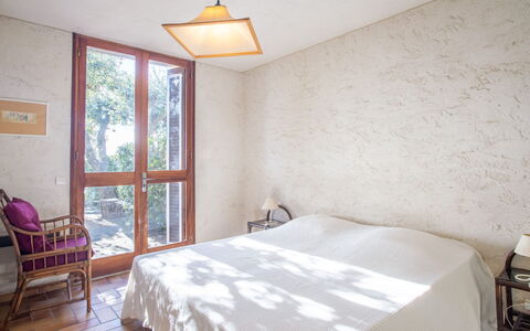 Village des Fourches: Furniture, Property, Comfort, Building, Textile, Window, Wood, Interior Design, Shade