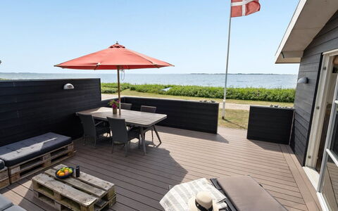 Akseline - 20M from the Sea: Blue, Shrub, Cottage, Groundcover, Garden, Estate, Shade, Landscaping, Farmhouse, Eco Hotel