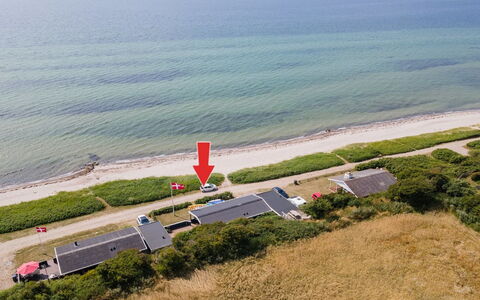 Pellervo - 20M from the Sea: Roof, House, Land Lot, Home, Cottage, Estate, Garden Buildings, Shade, Log Cabin, Landscaping