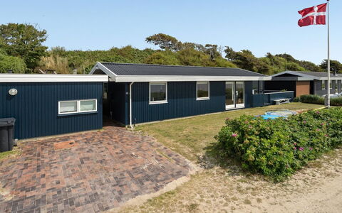 Pellervo - 20M from the Sea: Roof, House, Land Lot, Home, Cottage, Estate, Garden Buildings, Shade, Log Cabin, Landscaping