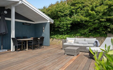 Pellervo - 20M from the Sea: Roof, House, Land Lot, Home, Cottage, Estate, Garden Buildings, Shade, Log Cabin, Landscaping