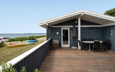 Pellervo - 20M from the Sea: Roof, House, Land Lot, Home, Cottage, Estate, Garden Buildings, Shade, Log Cabin, Landscaping