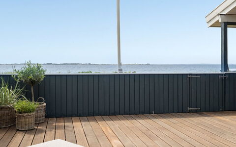 Pellervo - 20M from the Sea: Roof, House, Land Lot, Home, Cottage, Estate, Garden Buildings, Shade, Log Cabin, Landscaping