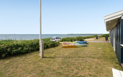 Pellervo - 20M from the Sea: Roof, House, Land Lot, Home, Cottage, Estate, Garden Buildings, Shade, Log Cabin, Landscaping