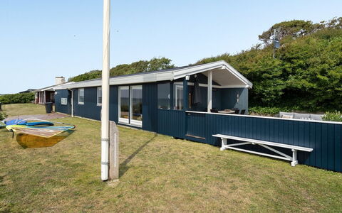 Pellervo - 20M from the Sea: Roof, House, Land Lot, Home, Cottage, Estate, Garden Buildings, Shade, Log Cabin, Landscaping