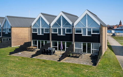 Ninne - 50M from the Sea: Wood, Roof, Architecture, Home, House, Cottage, Siding, Hardwood, Slope, Estate