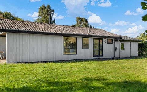 Kalle - 400M from the Sea: Apartment, Shade, Balcony, Chair, Fence, Outdoor Furniture, Aluminium, Artificial Turf