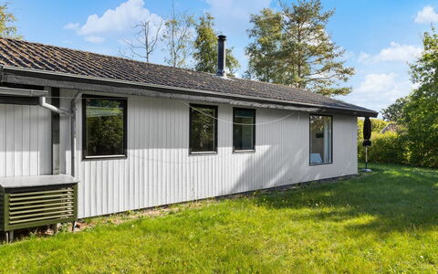 Kalle - 400M from the Sea: Apartment, Shade, Balcony, Chair, Fence, Outdoor Furniture, Aluminium, Artificial Turf