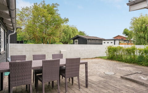 Gunlef - 50M from the Sea: Outdoor Furniture, Residential Area, Home, Land Lot, Shade, Garden, Composite Material, Outdoor Table, Porch, Backyard
