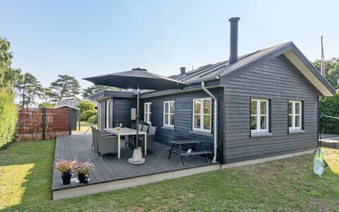 Kamilla - 200M from the Sea: Blue, Shrub, Cottage, Groundcover, Garden, Estate, Shade, Landscaping, Farmhouse, Eco Hotel