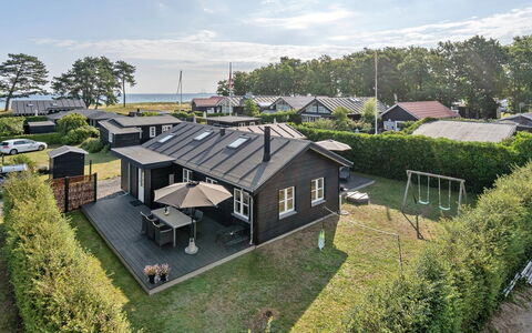Kamilla - 200M from the Sea: Blue, Shrub, Cottage, Groundcover, Garden, Estate, Shade, Landscaping, Farmhouse, Eco Hotel