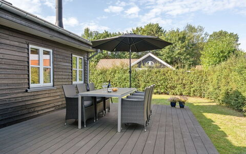 Kamilla - 200M from the Sea: Blue, Shrub, Cottage, Groundcover, Garden, Estate, Shade, Landscaping, Farmhouse, Eco Hotel