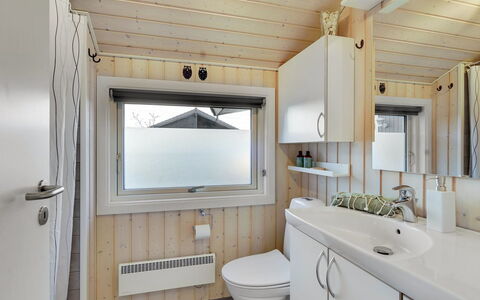 Kulben - 450M from the Sea: Wood, Plumbing Fixture, Plumbing, Tap, Sink, Bathroom, Bathroom Sink, Mirror, Design, Toilet