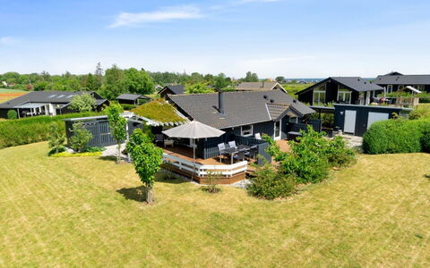 Kulben - 450M from the Sea: Roof, Residential Area, House, Home, Landscape, Land Lot, Plain, Suburb, Estate, Cottage