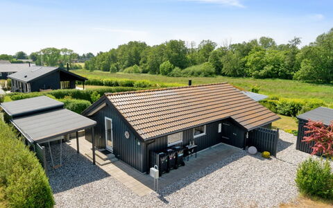 Kulben - 450M from the Sea: Blue, Shrub, Cottage, Groundcover, Garden, Estate, Shade, Landscaping, Farmhouse, Eco Hotel