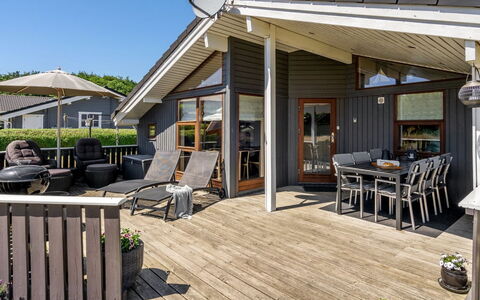 Ela - 500M from the Sea: Roof, House, Home, Cottage, Siding, Estate, Driveway, Garden Buildings, Yard, Shed