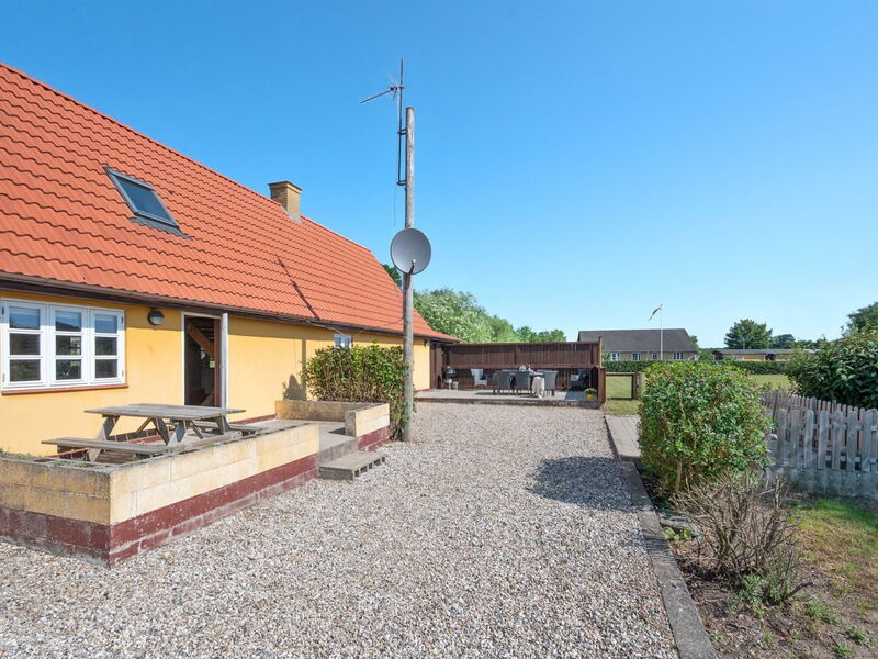 aki - 1.5km From The Sea