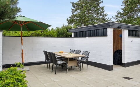 Wiger - 150M from the Sea: Composite Material, Outdoor Furniture, Garden, Shade, Backyard, Outdoor Table, Yard, Wood Stain, Landscaping, Plank