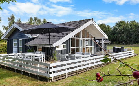 Ønevus - 550M from the Sea: Cottage, Home, House, Roof, Porch, Estate, Siding, Garden Buildings, Farmhouse, Yard