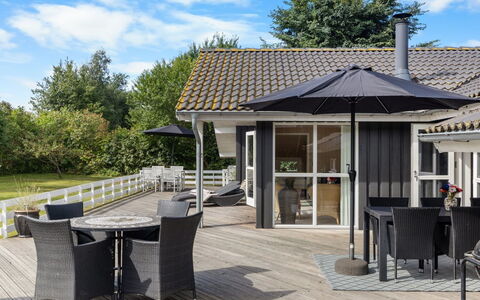 Ønevus - 550M from the Sea: Cottage, Home, House, Roof, Porch, Estate, Siding, Garden Buildings, Farmhouse, Yard