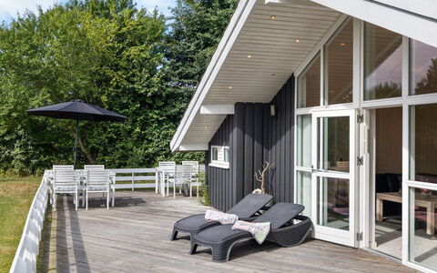 Ønevus - 550M from the Sea: Cottage, Home, House, Roof, Porch, Estate, Siding, Garden Buildings, Farmhouse, Yard