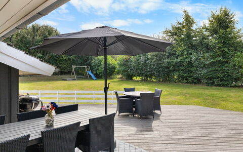 Ønevus - 550M from the Sea: Cottage, Home, House, Roof, Porch, Estate, Siding, Garden Buildings, Farmhouse, Yard