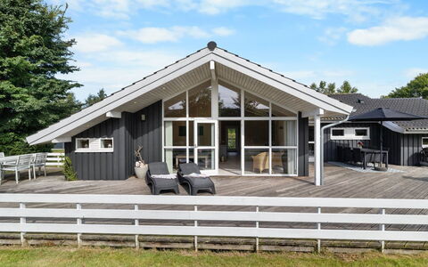 Ønevus - 550M from the Sea: Cottage, Home, House, Roof, Porch, Estate, Siding, Garden Buildings, Farmhouse, Yard