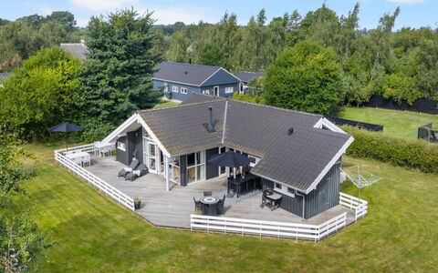 Ønevus - 550M from the Sea: Cottage, Home, House, Roof, Porch, Estate, Siding, Garden Buildings, Farmhouse, Yard