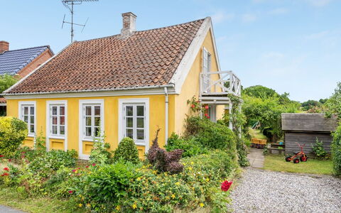 Gytta - 1Km from the Sea: House, Roof, Cottage, Shrub, Home, Door, Farmhouse, Garden, Estate