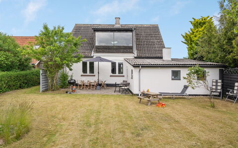 Truels - 2Km from the Sea: Building, Roof, House, Home, Residential Area, Cottage, Land Lot, Rural Area, Estate, Garden