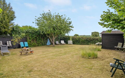 Truels - 2Km from the Sea: Land Lot, Garden, Lawn, Shade, Backyard, Cottage, Landscaping, Yard, Park, Farmhouse