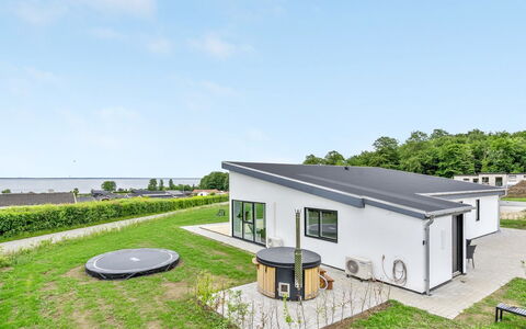 Constantin - 500M from the Sea: Plant Community, Sunlight, Herbaceous Plant, Garden, Plantation, Agriculture, Farm