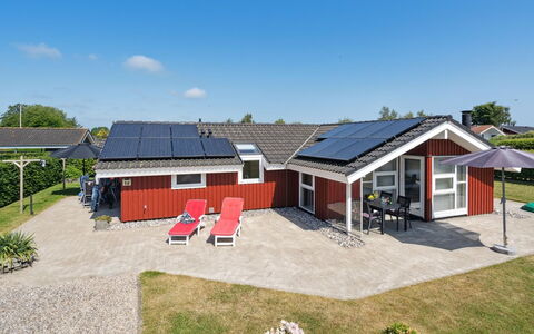 Inge - 300M from the Sea: Blue, Shrub, Cottage, Groundcover, Garden, Estate, Shade, Landscaping, Farmhouse, Eco Hotel