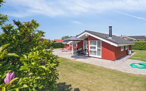 Inge - 300M from the Sea: Blue, Shrub, Cottage, Groundcover, Garden, Estate, Shade, Landscaping, Farmhouse, Eco Hotel