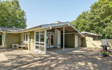Eriksine - 150M from the Sea: Blue, Shrub, Cottage, Groundcover, Garden, Estate, Shade, Landscaping, Farmhouse, Eco Hotel