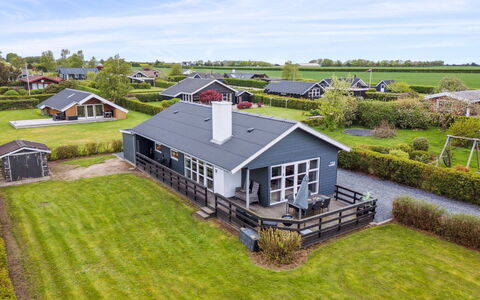 Elvina - 200M from the Sea: Blue, Shrub, Cottage, Groundcover, Garden, Estate, Shade, Landscaping, Farmhouse, Eco Hotel