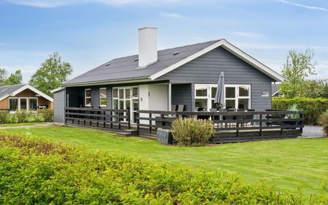 Elvina - 200M from the Sea: Blue, Shrub, Cottage, Groundcover, Garden, Estate, Shade, Landscaping, Farmhouse, Eco Hotel
