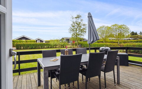 Elvina - 200M from the Sea: Blue, Shrub, Cottage, Groundcover, Garden, Estate, Shade, Landscaping, Farmhouse, Eco Hotel