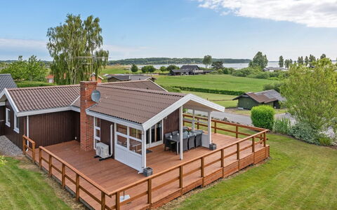 Ellyn - 500M from the Sea: Blue, Shrub, Cottage, Groundcover, Garden, Estate, Shade, Landscaping, Farmhouse, Eco Hotel