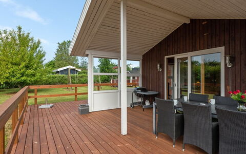 Ellyn - 500M from the Sea: Blue, Shrub, Cottage, Groundcover, Garden, Estate, Shade, Landscaping, Farmhouse, Eco Hotel