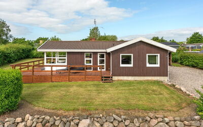 Ellyn - 500M from the Sea