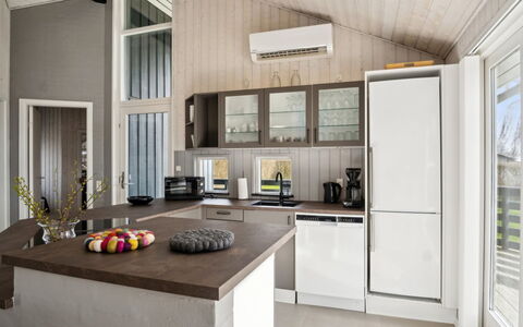 Sylvana - 400M from the Sea: Apartment, Shade, Balcony, Chair, Fence, Outdoor Furniture, Aluminium, Artificial Turf