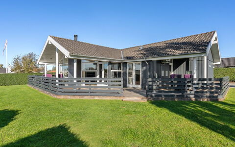 Sylvana - 400M from the Sea: Apartment, Shade, Balcony, Chair, Fence, Outdoor Furniture, Aluminium, Artificial Turf