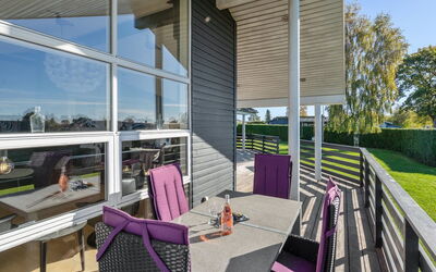 Sylvana - 400M from the Sea