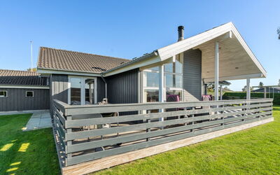 Sylvana - 400M from the Sea