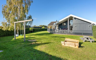 Sylvana - 400M from the Sea