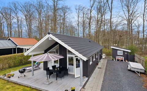 Gunholm - 150M from the Sea: Blue, Shrub, Cottage, Groundcover, Garden, Estate, Shade, Landscaping, Farmhouse, Eco Hotel