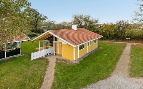Boris - 500M from the Sea: Residential Area, Roof, Suburb, Driveway, Estate, Chimney